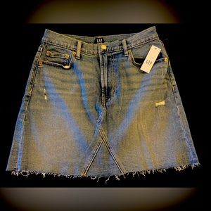 Gap Women’s Blue Denim Med. Wash Jean Size 4 Skirt. NWT!